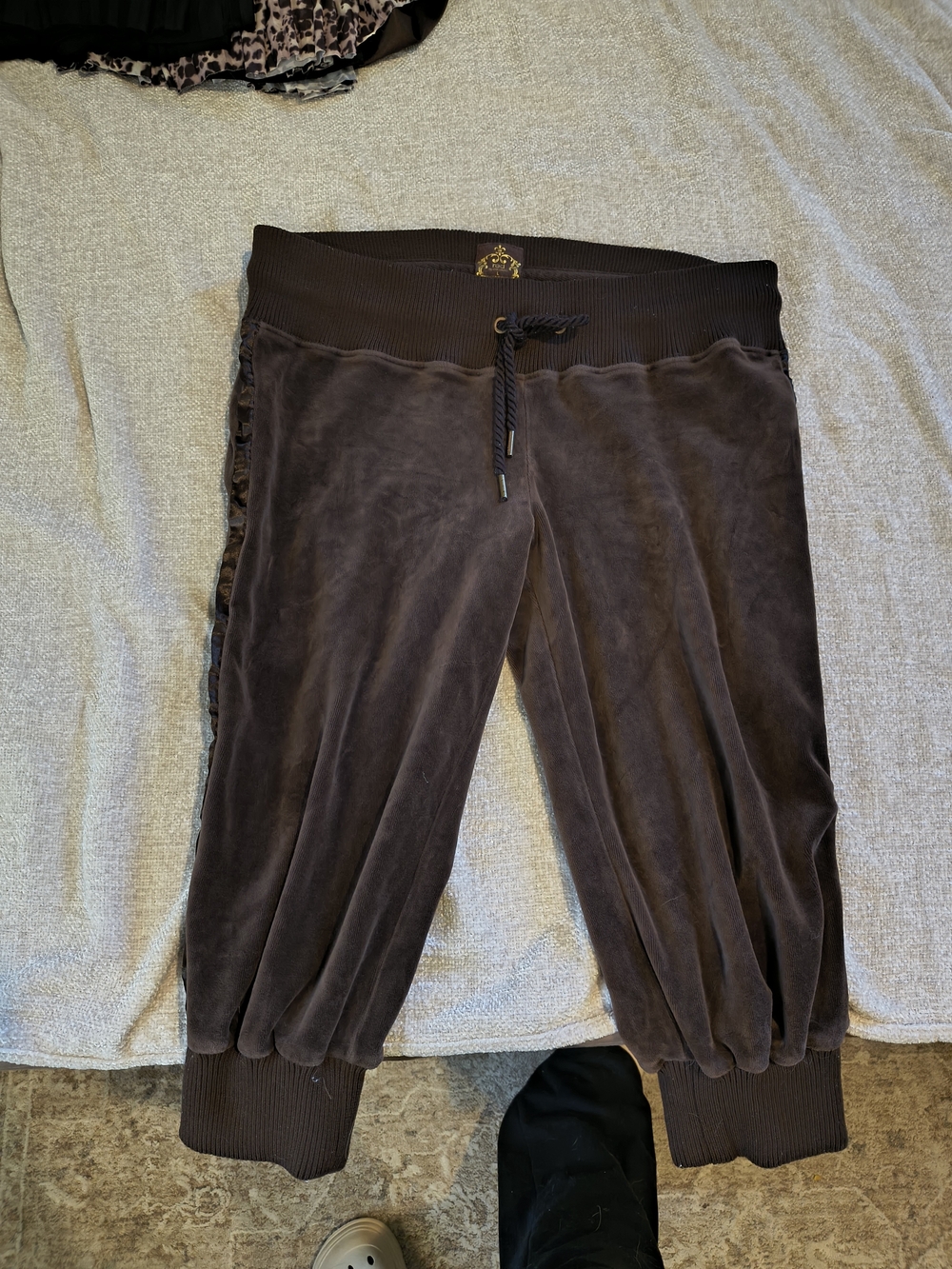 Vintage Y2k Women's Brown Velour Capris with Drawstring Waist